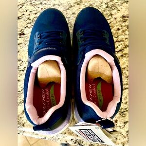 Brand new Skechers Work Footwear.  Slip resistant size 8.5 women’s Arch Fit.